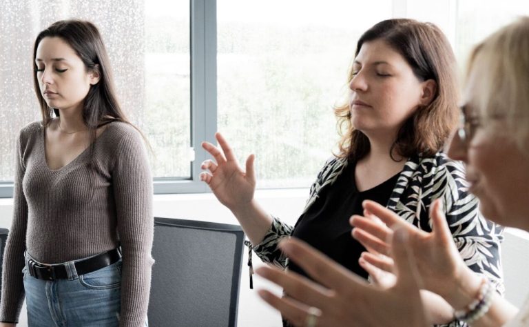 sophrologue en entreprise, marie Mroz propose des séances collectives dans votre entreprise